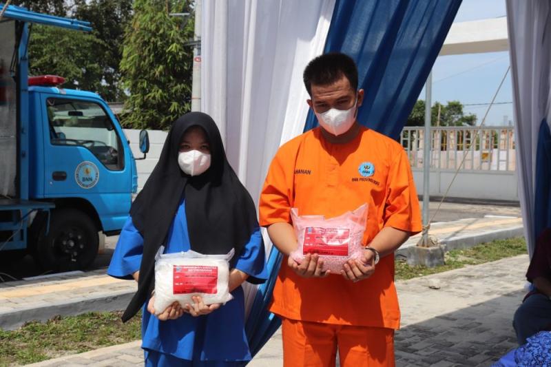 Sepasang Kekasih Nekat Selundupkan Sabu dan Ekstasi Melalui Bandara SSK II